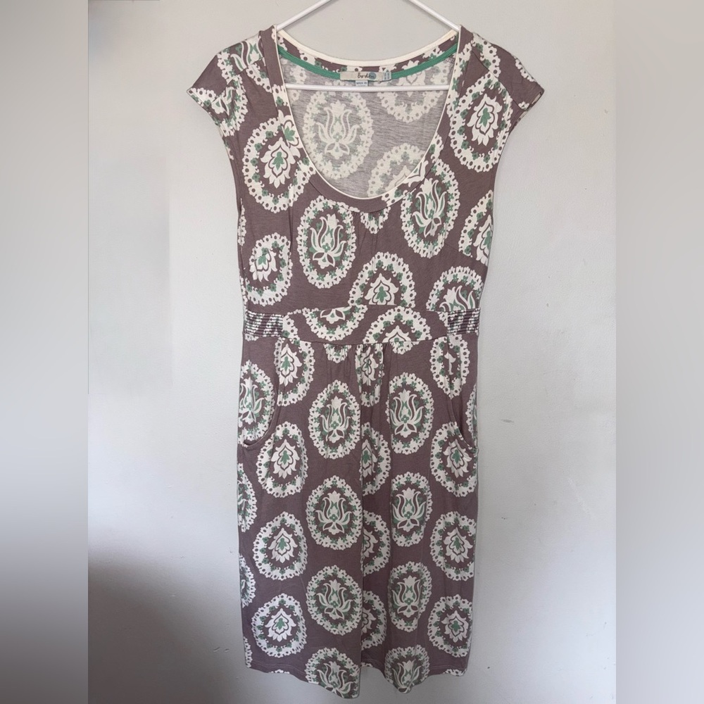 BODEN Printed Scoop Neck Cap Sleeve Dress in Lavender/grey  and Mint